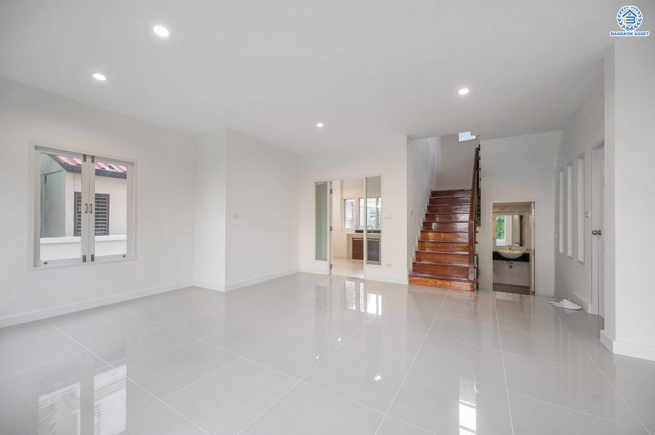 บ้านมือสองตกแต่งใหม่ โครงการ ศุภวรรณ5 บางแค ดีไซน์หรูหรา เนื้อที่กว้าง 60.6 ตร.ว. ฟังก์ชัน 3 ห้องนอน 3 ห้องน้ำ 1 ห้องแม่บ้าน 2 ที่จอดรถ ฟังก์ชันครบตอบทุกไลฟ์สไตล์ บนทำเลศักยภาพ เชื่อมต่อถนนกาญจนาภิเษก ใกล้เดอะมอลล์บางแค ใกล้รถไฟฟ้าสายสีน้ำเงิน "สถานีหลักสอง" และจุดขึ้นทางด่วน "กาญจนาภิเษก"